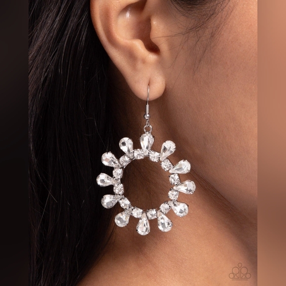 paparazzi Jewelry - Wreathed Wish Earrings